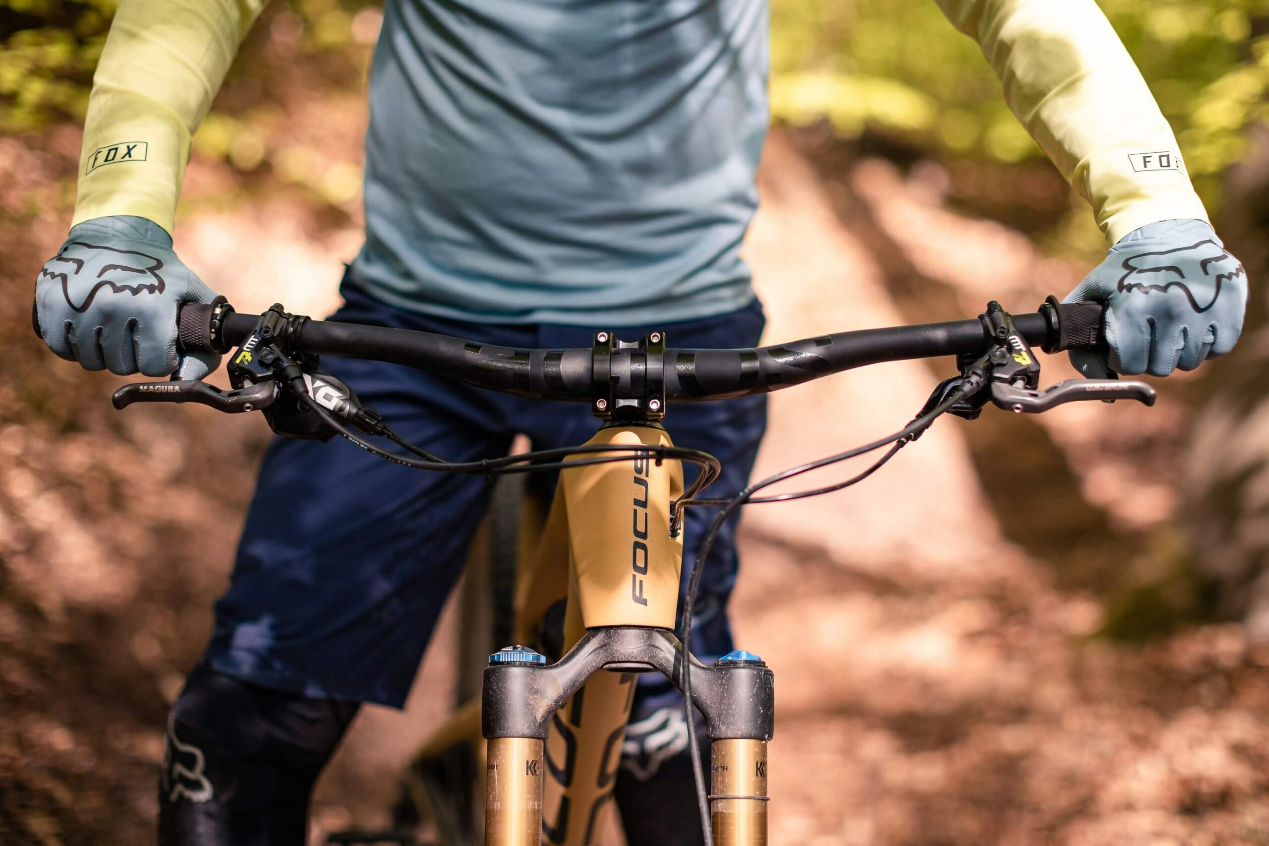 En este momento estás viendo The 3 Key Features of Great Mountain Bike Gloves: Grip, Comfort, and Protection