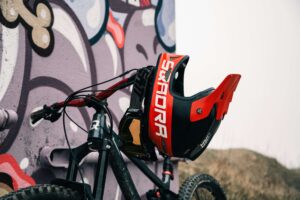 Lee más sobre el artículo Convertible Mountain Bike Helmets 2024: Versatility for Every Trail